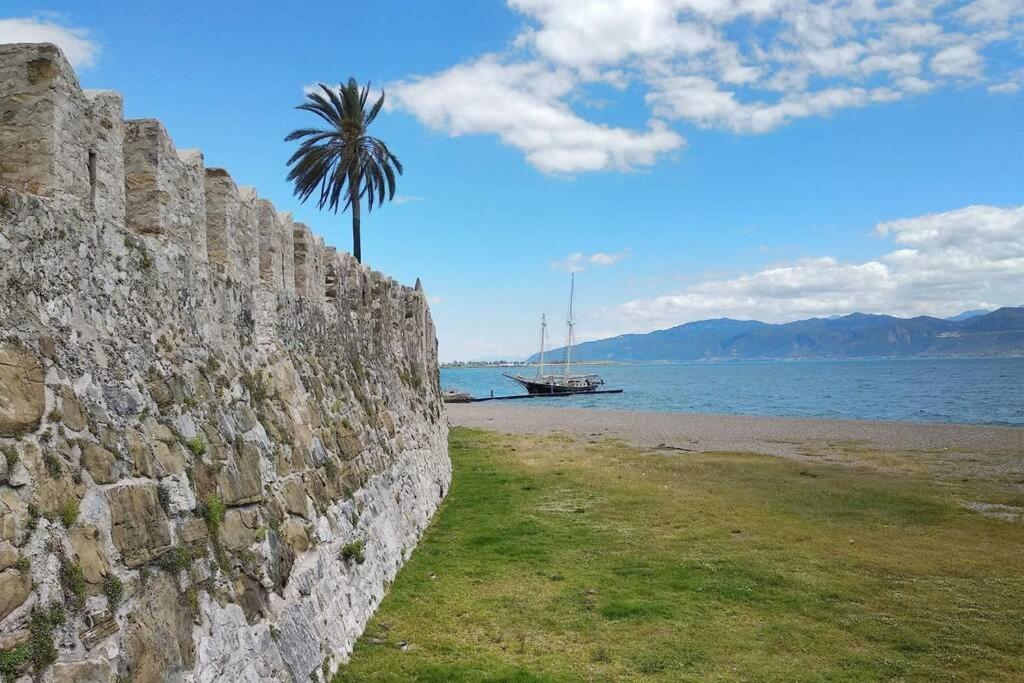 Naupactus Unique Harbor Apartment In A Stone House! Nafpaktos Bagian luar foto